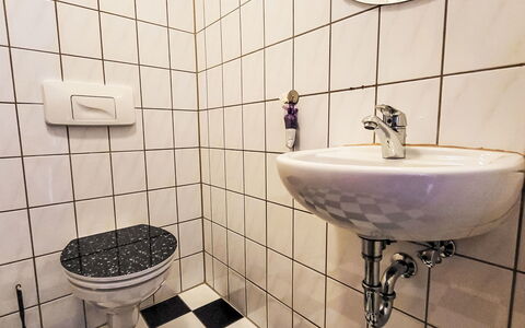 Marktblick: Parete, Idraulico Fixture, Bagno, Idraulico, Pavimentazione, Pavimento, Lavandino Del Bagno, Toilet Seat, Gabinetto, Piastrella