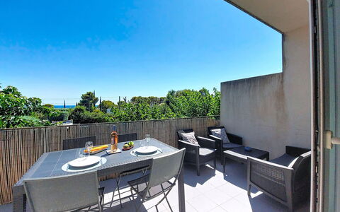Les Terrasses des Hautsdefonsainte: Shade, Balcone, Mobili Da Esterno, Recinzione, Passerella