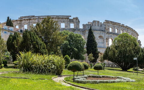 Laluma: Arbusto, Giardino, Attrazione Turistica, Architettura Classica, Landscaping, Parco, Palazzo, Residenza Ufficiale, Giardino Botanico