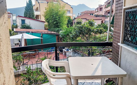 Onda Blu House: Mobilia, Balcone, Sedia, Tavolo Esterno, Mobili Da Esterno, Bicicletta