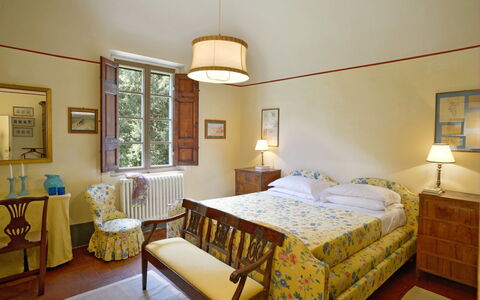 Villa Gioli: Mobilia, Interior Design, Camera Da Letto, Letto, Tessile, Camera, Tavolo, Pavimentazione, Lenzuolo, Casa
