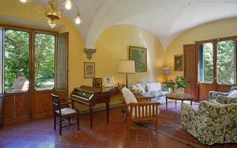 Villa Gioli: Mobilia, Interior Design, Pavimentazione, Sedia, Tavolo, Camera, Soffitto, Pavimento, Illuminazione, Soggiorno