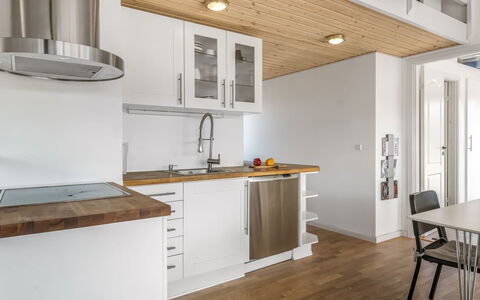 Tuva - 3.5Km from the Sea: Cucina, Pavimentazione, Mobilia, Interior Design, Controsoffitto, Legna, Pavimento, Soffitto, Elettrodomestico Da Cucina, Cabinetry