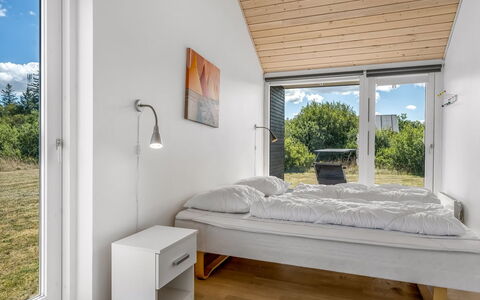 Tuva - 3.5Km from the Sea: Legna, Casa, Camera Da Letto, Letto, Latifoglie, Color Legno, Design, Illuminazione Diurna, Plank, Bedding