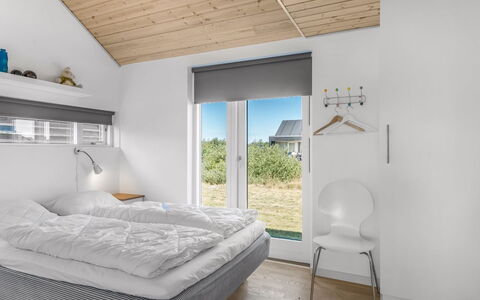 Tuva - 3.5Km from the Sea: Interior Design, Legna, Camera Da Letto, Soffitto, Mobilia, Letto, Pavimentazione, Pavimento, Illuminazione, Casa