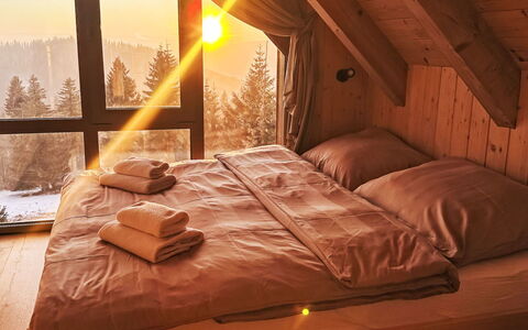 Horni Misecky 3: Interior Design, Legna, Camera Da Letto, Pavimento, Mobilia, Letto, Pavimentazione, Camera, Lenzuolo, Illuminazione