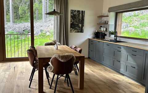 Horni Misecky 3: Mobilia, Pavimentazione, Interior Design, Legna, Pavimento, Controsoffitto, Cabinetry, Pavimento In Legno, Cucina & Sala Da Pranzo Tavolo, Cucina