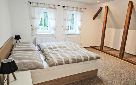 Sára: Letto, Camera Da Letto, Bedding, Lenzuolo, Interior Design, Pavimentazione, Mobilia, Pavimento, Legna, Camera