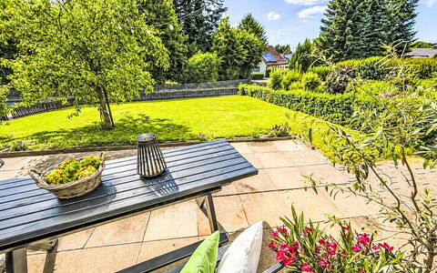 Herzwerk Schwalenberg: Verde, Arbusto, Giardino, Mobilia, Mobili Da Esterno, Lotto, Groundcover, Primavera, Prato