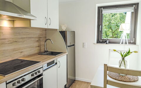 Herzwerk Schwalenberg: Cucina, Elettrodomestico Da Cucina, Controsoffitto, Interior Design, Mobilia, Pavimentazione, Apparecchio Major, Legna, Pavimento, Cabinetry
