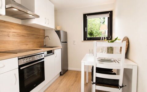 Herzwerk Schwalenberg: Mobilia, Cucina, Interior Design, Controsoffitto, Pavimentazione, Elettrodomestico Da Cucina, Legna, Apparecchio Major, Cabinetry, Pavimento