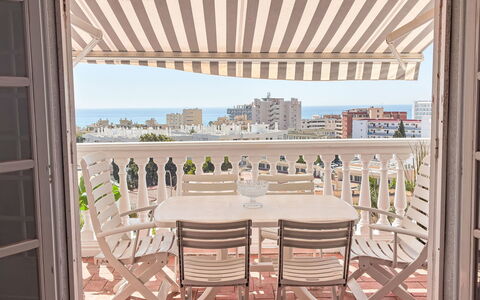Los Arcos: Mobilia, Mobili Da Esterno, Tavolo, Tavolo Esterno, Balcone, Appartamento, Sedia, Shade, Portico, Terrazza
