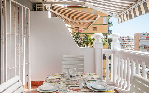 Los Arcos: Mobilia, Interior Design, Sedia, Pavimento, Mobili Da Esterno, Balcone, Appartamento, Tenda, Tavolo Esterno, Shade