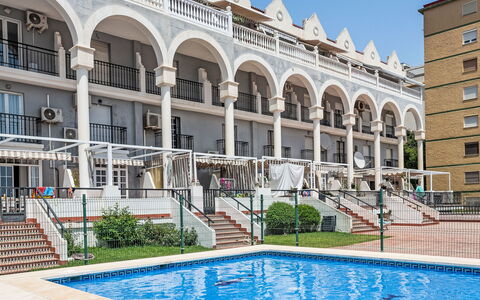 Los Arcos: Balcone, Appartamento, Portico, Colonna, Estate, Cortile, Recinzione, Arcade, Corrimano, Hotel