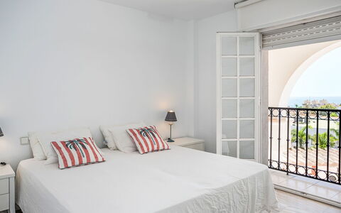 Los Arcos: Mobilia, Interior Design, Parete, Letto, Camera Da Letto, Pavimento, Pavimentazione, Bedding, Lenzuolo, Tessile