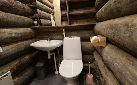 Nelostupa a: Legna, Toilet Seat, Pavimentazione, Pavimento, Latifoglie, Gabinetto, Color Legno, Idraulico Fixture, Materiali Naturali, Pavimento In Legno