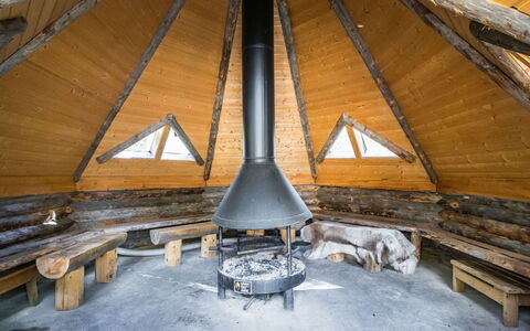 Nelostupa a: Legna, Villetta, Casa, Casa, Porta, Latifoglie, Edifici Giardino, Color Legno, Log Cabin, Plank