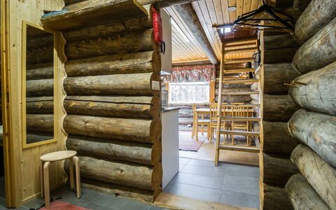 Nelostupa C: Legna, Soffitto, Pavimentazione, Pavimento, Interior Design, Mobilia, Camera, Log Cabin, Latifoglie, Color Legno