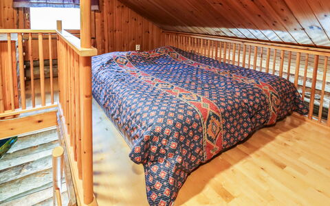 Nelostupa D: Legna, Pavimento, Pavimentazione, Soffitto, Interior Design, Color Legno, Latifoglie, Mobilia, Camera Da Letto, Camera
