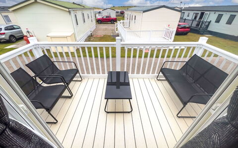 Willow'S Retreat: Deck, Latifoglie, Plank, Color Legno, Balcone, Portico, Raccordo, Pavimento In Legno, Recinzione, Mobili Da Esterno