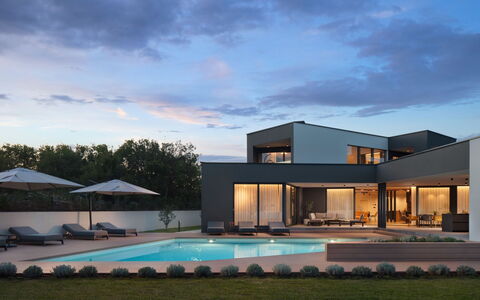 Villa H2: Shade, Estate, Villa, Piscina, Cortile, Eco Hotel, Dimora