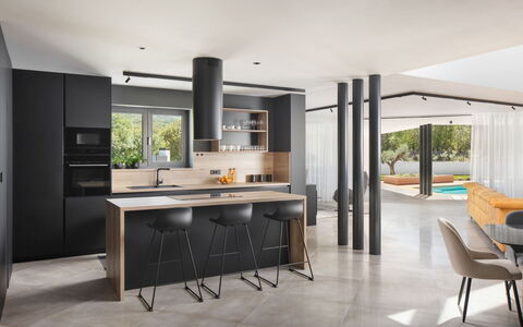 Villa H2: Mobilia, Interior Design, Pavimentazione, Cucina, Pavimento, Controsoffitto, Sedia, Cucina & Sala Da Pranzo Tavolo, Soffitto, Lampada