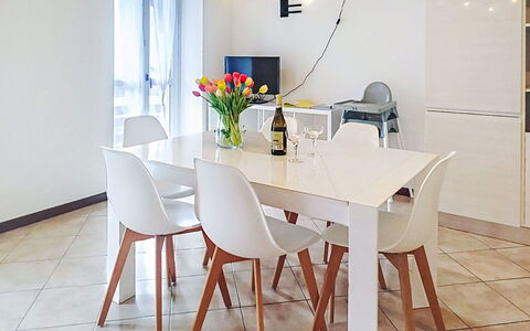 Fontanella Mountain Home: Mobilia, Pavimentazione, Interior Design, Legna, Pavimento, Sedia, Tavolo, Cucina & Sala Da Pranzo Tavolo, Sala Da Pranzo, Illuminazione