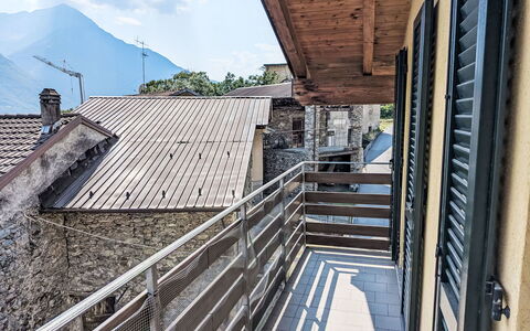 Fontanella Mountain Home: Balcone, Corrimano, Illuminazione Diurna, Le Scale, Paesino Di Montagna