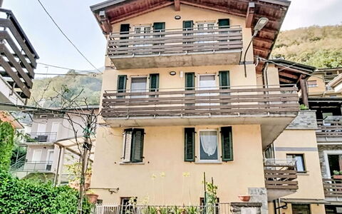 Fontanella Mountain Home: Zona Residenziale, Cittadina, Casa, Casa, Balcone, Paesino Di Montagna
