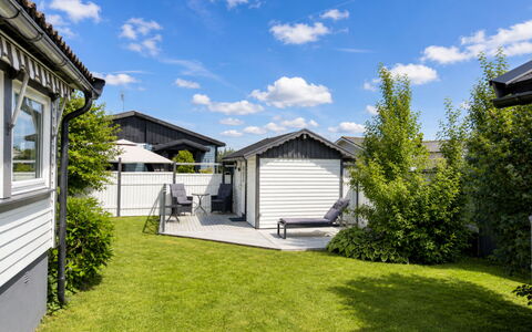 Lyckan: Casa, Tetto, Casa, Zona Residenziale, Raccordo, Giardino, Villetta, Shade, Prato, Cortile