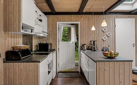 Hardina - 1Km from the Sea: Legna, Cucina, Mobilia, Controsoffitto, Elettrodomestico Da Cucina, Elettrodomestico, Apparecchio Major, Cabinetry, Color Legno, Latifoglie