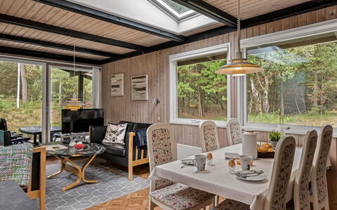 Hardina - 1Km from the Sea: Legna, Interior Design, Soffitto, Latifoglie, Color Legno, Lampada, Soggiorno, Log Cabin, Edifici Giardino, Design