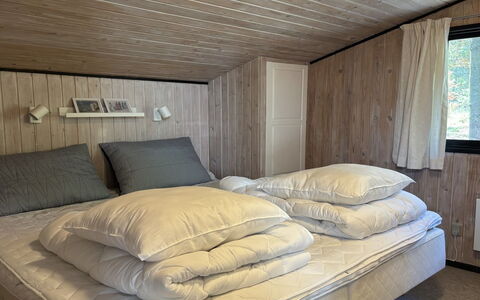 Hardina - 1Km from the Sea: Letto, Camera Da Letto, Lenzuolo, Legna, Bedding, Mobilia, Interior Design, Pavimento, Pavimentazione, Biancheria