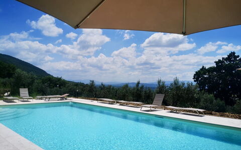 Villa Santa Chiara: Piscina, Mobili Da Esterno, Tempo Libero, Ricorrere, Collina, Lettino, Ombrello, Catena Montuosa, Eco Hotel, Vacanza