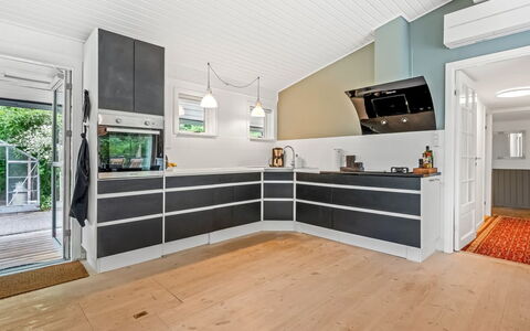 Matthea - 2.9Km from the Sea: Pavimentazione, Legna, Soffitto, Apparecchio Major, Pavimento, Interior Design, Cucina, Cabinetry, Elettrodomestico Da Cucina, Pavimento In Legno