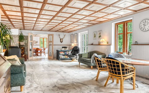 Ajna - 20.9Km from the Sea: Legna, Pavimentazione, Interior Design, Soffitto, Mobilia, Pavimento, Pavimento In Legno, Sedia, Latifoglie, Soggiorno