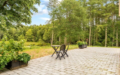 Ajna - 20.9Km from the Sea: Arbusto, Lotto, Giardino, Flagstone, Shade, Landscaping, Mobili Da Esterno, Prato, Cortile, Backyard