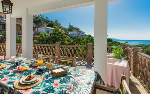 Portichuelo: Ricorrere, Balcone, Eco Hotel, Sedia, Hacienda, Villa, Pianta Della Casa, Biancheria, Cucina & Sala Da Pranzo Tavolo, Hotel