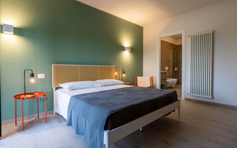Serracapelli: Mobilia, Interior Design, Parete, Letto, Pavimentazione, Camera Da Letto, Pavimento, Soffitto, Legna, Camera