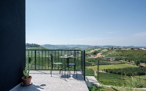 Serracapelli: Mattina, Recinzione, Balcone