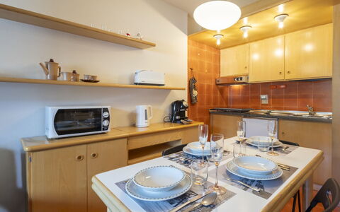 Ai Pascoli: Interior Design, Mobilia, Pavimentazione, Legna, Soffitto, Pavimento, Camera, Illuminazione, Cucina, Controsoffitto