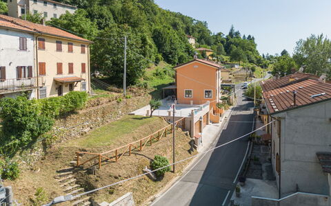 Dimora Polle di Malbacco: Parete, Costruzione, Manto Stradale, Casa, Zona Residenziale, Quartiere, Casa, Cittadina, Area Rurale, Insediamento Umano