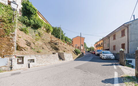 Dimora Polle di Malbacco: Cielo, Parete, Manto Stradale, Costruzione, Finestra, Strada, Zona Residenziale, Casa, Quartiere, Cittadina