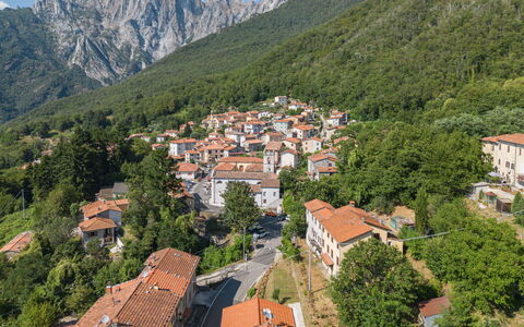 Dimora Polle di Malbacco: Geografia Montane, Zona Residenziale, Montagna, Casa, Collina, Casa, Paesaggio, Highland, Quartiere, Catena Montuosa