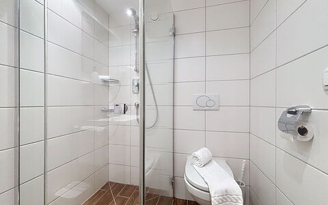Susi: Pavimentazione, Pavimento, Doccia, Doccia Porta, Idraulico, Bagno, Idraulico Fixture, Soffione Doccia, Piastrella