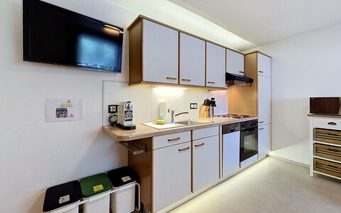 Susi: Interior Design, Mobilia, Pavimentazione, Pavimento, Soffitto, Illuminazione, Camera, Cucina, Controsoffitto, Cabinetry