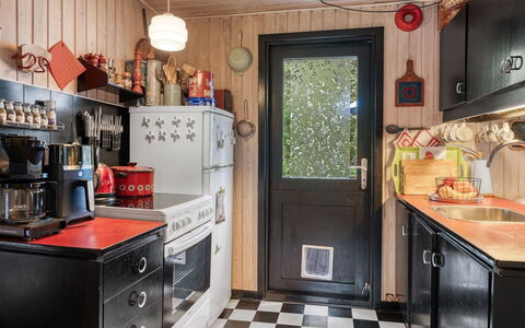 Tarvo - 500M to the Fjord: Legna, Interior Design, Pavimentazione, Cucina, Elettrodomestico Da Cucina, Pavimento, Casa, Apparecchio Major, Mobilia, Camera