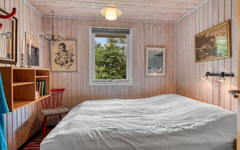 Tarvo - 500M to the Fjord: Camera Da Letto, Interior Design, Parete, Legna, Pavimentazione, Pavimento, Letto, Soffitto, Mobilia, Lenzuolo