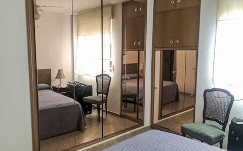 Mare Nostrum: Mobilia, Letto, Camera Da Letto, Interior Design, Pavimento, Pavimentazione, Lenzuolo, Bedding, Camera, Illuminazione