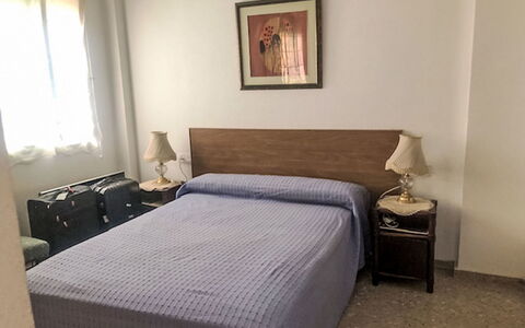 Mare Nostrum: Letto, Camera Da Letto, Mobilia, Lenzuolo, Bedding, Pavimento, Telaio Del Letto, Interior Design, Biancheria, Cornice